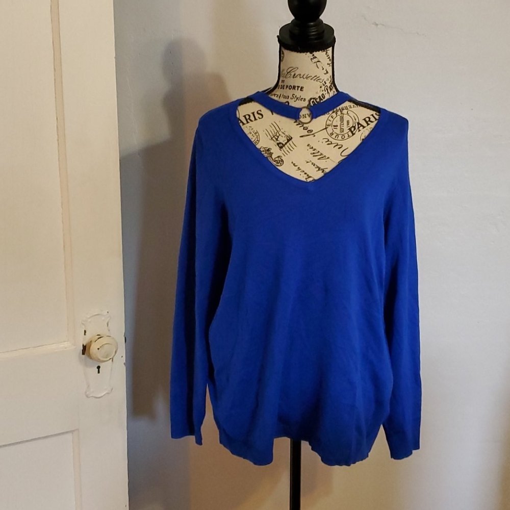 V-neck Choker style sweater from Torrid size 2